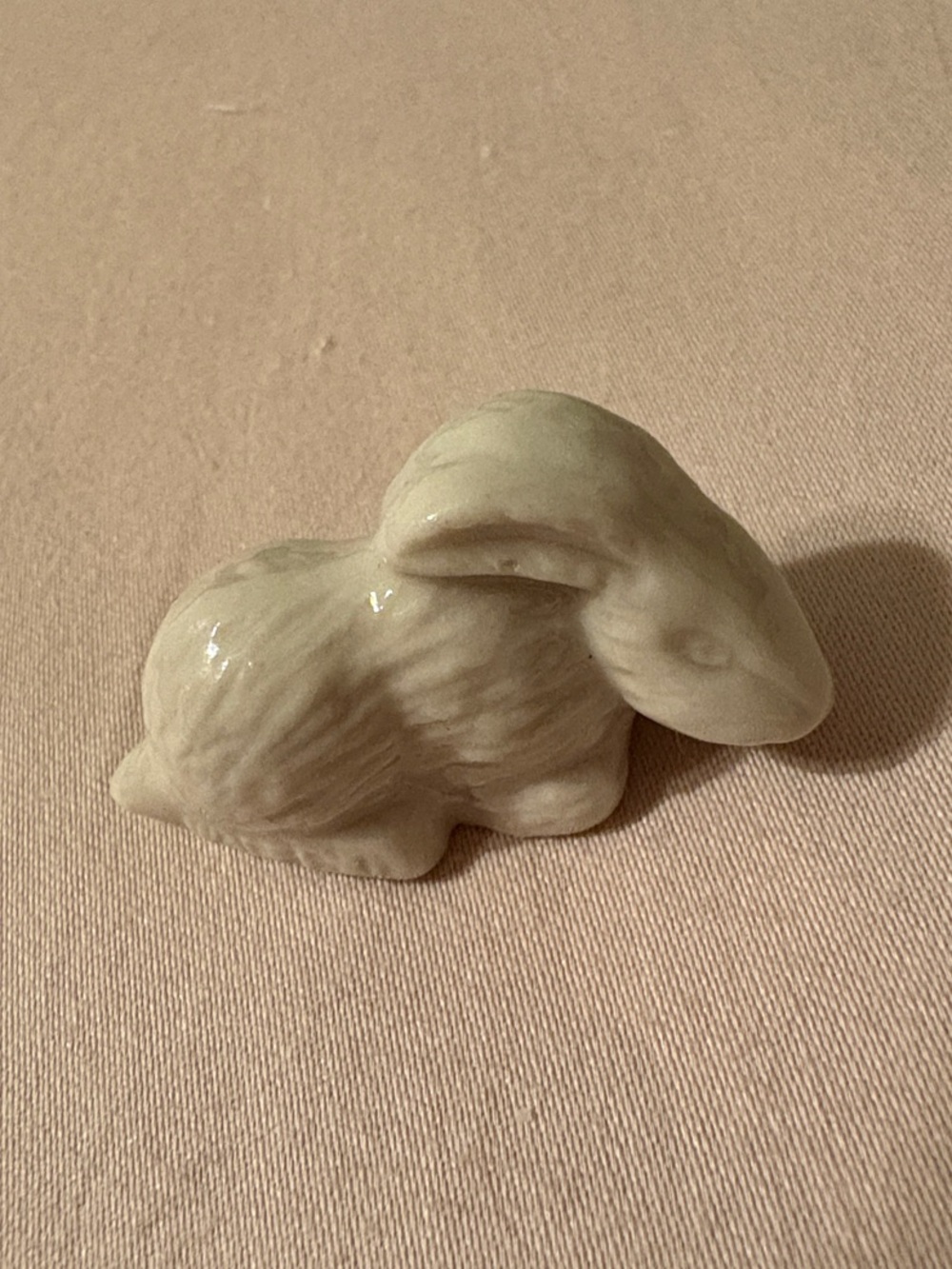 Vintage Wade - White Porcelain Bunny Figurine - Classic Collectible